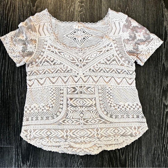 Elegant Cream Lace Top - Picture 1 of 6